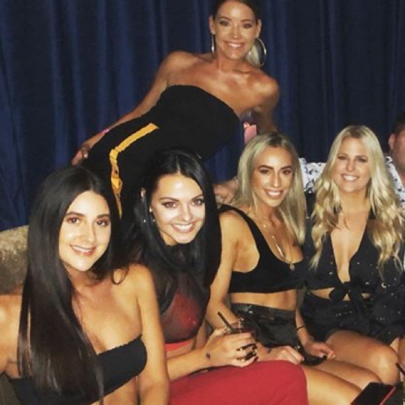 Meet your Posher, Taylor - Picture 2 of 3